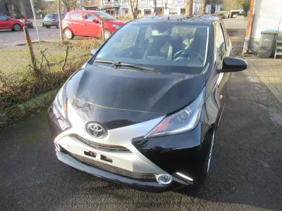 Gebraucht Toyota Aygo X-clusiv 69 PS (50 kW) 2016 Schwarz Kleinwagen