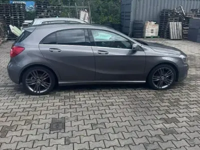 Gebraucht Mercedes A200 Style 136 PS (100 kW) 2015 Grau Limousine