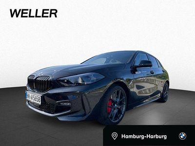Saphirschwarz (schwarz) Gebraucht 2024 BMW 118 Performance Kleinwagen | 32.222 € (Teuer)