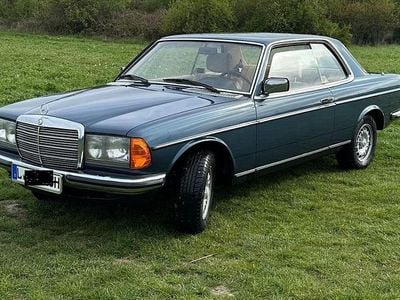 Second-hand Mercedes 280 185 CP (136 kW) 1982 Albastru Coupe
