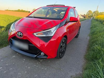 Usata Toyota Aygo X-play 72 CV (52 kW) 2018 Rosso Utilitaria
