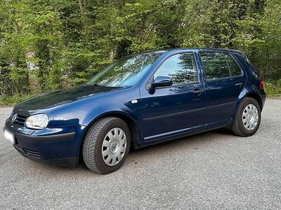 Usata VW Golf IV 101 CV (74 kW) 2002 Blu Utilitaria