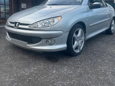 Gebraucht Peugeot 206 CC 109 PS (80 kW) 2004 Silber Cabrio