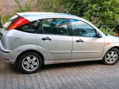 Gebraucht Ford Focus 100 PS (73 kW) 2002 Silber Limousine