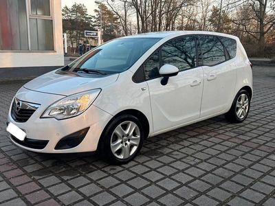 Gebraucht Opel Meriva 120 PS (88 kW) 2011 Weiß Van / Kleinbus