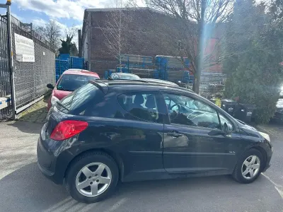 Gebraucht Peugeot 207 Urban Move 95 PS (69 kW) 2008 Schwarz Kleinwagen