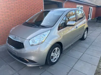 Gebraucht Kia Venga Attract 90 PS (66 kW) 2017 Silber Kleinwagen