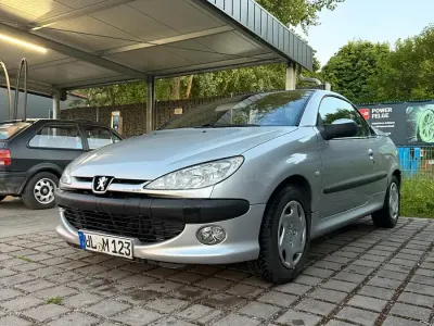 Gebraucht Peugeot 206 CC 136 PS (100 kW) 2002 Silber Cabrio