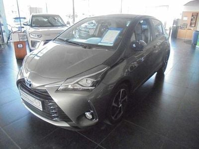 Usata Toyota Yaris Style 111 CV (81 kW) 2021 Grigio Utilitaria
