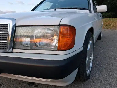 Gebraucht Mercedes 190 110 PS (80 kW) 2026 Limousine