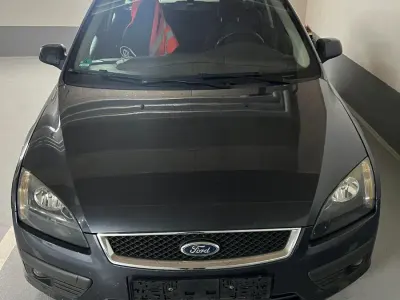 Używany Ford Focus Trend 90 KM (66 kW) 2006 Czarny Kombi