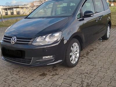 Second-hand VW Sharan 140 CP (102 kW) 2012 Negru Monovolum