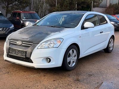 Weiß Gebraucht 2009 Kia Ceed Kleinwagen | 1.990 € (Guter Preis)