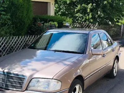 Gebraucht Mercedes C180 122 PS (89 kW) 1994 Andere farben Limousine