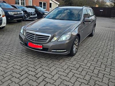 Gebraucht Mercedes E220 170 PS (125 kW) 2011 Grau Kombi