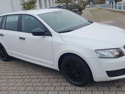 Weiß Gebraucht 2015 Skoda Octavia Active Kombi | 6.650 € (Guter Preis)