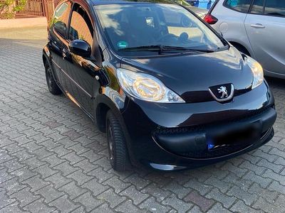 Gebraucht Peugeot 107 68 PS (50 kW) 2008 Schwarz Kleinwagen