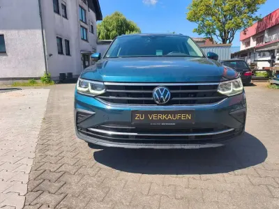 Gebraucht VW Tiguan Life 150 PS (110 kW) 2022 Nightshade blue metallic SUV