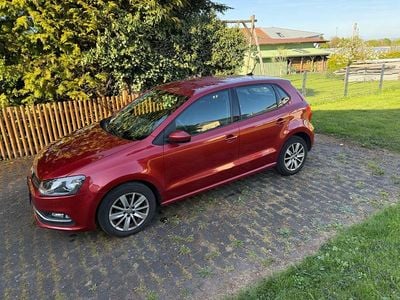 Begagnad VW Polo Comfortline 75 HK (55 kW) 2015 Röd Halvkombi