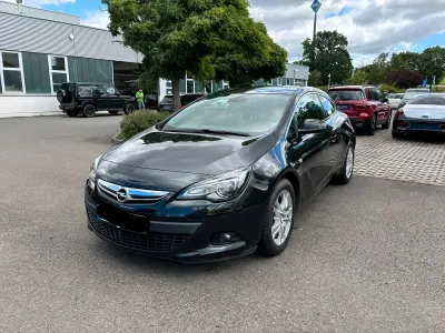 Gebraucht Opel Astra GTC 140 PS (102 kW) 2012 Schwarz Coupé