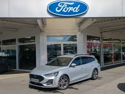 Używany Ford Focus ST-Line X 116 KM (85 kW) 2025 Srebrny Sedan/Limuzyna