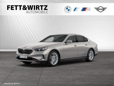 Gebraucht BMW 550e Sport Line 489 PS (359 kW) 2024 Oxidgrau metallic Limousine