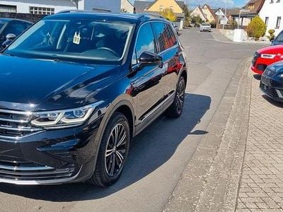 Gebraucht VW Tiguan Elegance 190 PS (139 kW) 2022 Deep black perleffekt SUV