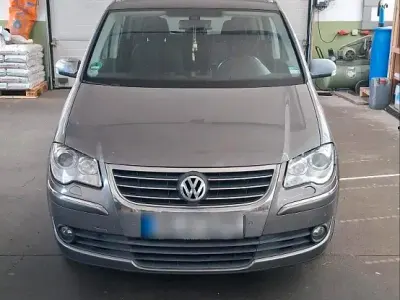 Gebraucht VW Touran 170 PS (125 kW) 2026 Silber Van / Kleinbus