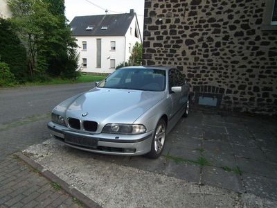 BMW 523