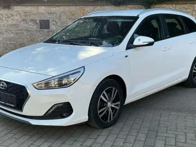 Gebraucht Hyundai i30 Trend 116 PS (85 kW) 2020 Weiß Limousine