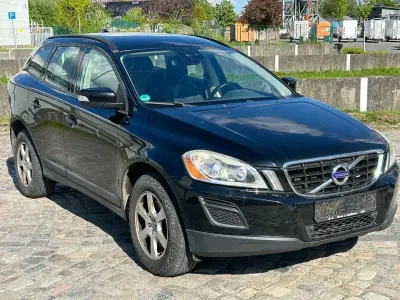 Używany Volvo XC60 Kinetic 163 KM (119 kW) 2012 Czarny SUV