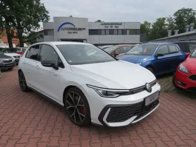 Gebraucht VW Golf VIII GTI 265 PS (194 kW) 2025 Weiß Limousine