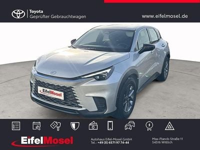 Neu Lexus LBX 136 PS (100 kW) 2025 Silber SUV