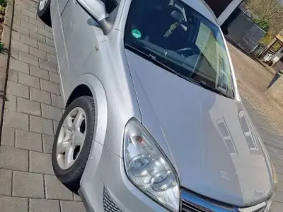 Gebraucht Opel Astra Edition 110 PS (80 kW) 2007 Silber Kombi