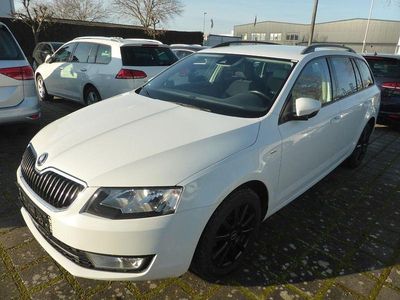 Weiß Gebraucht 2016 Skoda Octavia Joy Kombi | 7.990 € (Guter Preis)