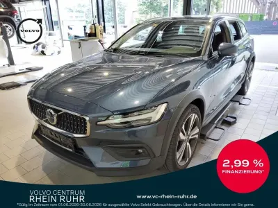 Gebraucht Volvo V60 CC Plus 197 PS (144 kW) 2023 Blau denim blue / metallic Kombi