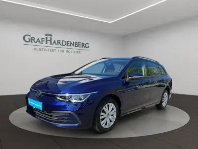 Gebraucht VW Golf VIII Life 131 PS (96 kW) 2023 Atlantik blue metallic Kombi