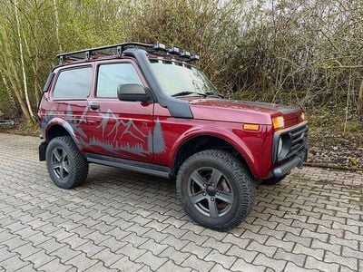 Second-hand Lada niva 83 CP (61 kW) 2020 Roșu SUV
