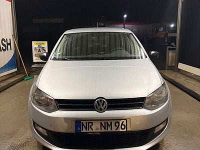 Usado VW Polo 60 HP (44 kW) 2010 Prateado Citadino