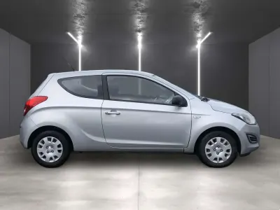 Gebraucht Hyundai i20 Edition 75 PS (55 kW) 2014 Silber Kleinwagen