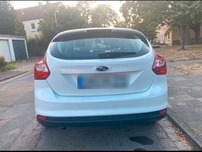 Weiß Gebraucht 2013 Ford Focus Limousine | 3.500 € (Fairer Preis)
