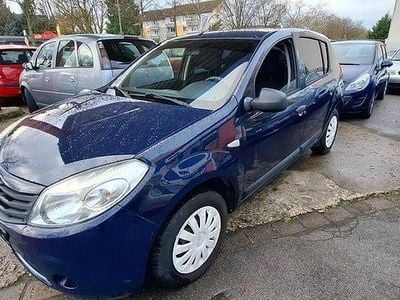 Blau Gebraucht 2010 Dacia Sandero Limousine | 3.490 € (Etwas zu teuer)