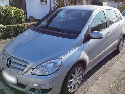 Gebraucht Mercedes B180 109 PS (80 kW) 2011 Silber Van / Kleinbus
