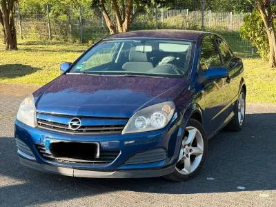 Begagnad Opel Astra GTC 2005 Blå Halvkombi