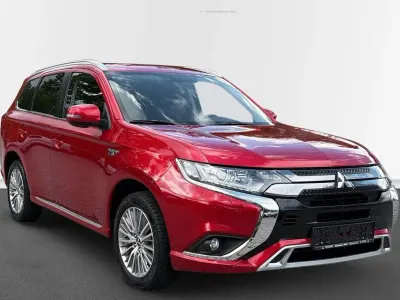 Gebraucht Mitsubishi Outlander P-HEV 224 PS (164 kW) 2021 Rot metallic