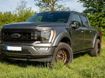 Używany Ford V8 Lariat 405 KM (297 kW) 2022 Szary SUV