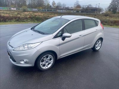 Gebraucht Ford Fiesta Titanium 82 PS (60 kW) 2012 Silber Kleinwagen