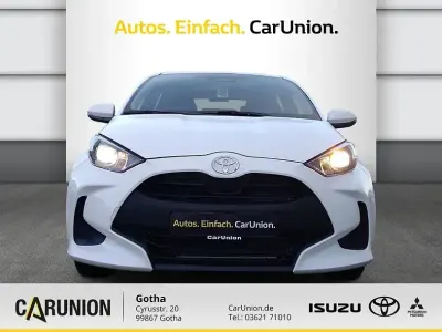 Neu Toyota Yaris Hybrid Comfort 116 PS (85 kW) 2025 040 schneeweiß Limousine