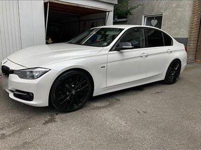 Second-hand BMW 330 Sport Line 258 CP (189 kW) 2014 Alb Berlinǎ