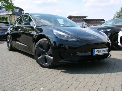 Gebraucht Tesla Model 3 Standard Range Plus 239 kW (325 PS) 2021 Schwarz metallic Limousine